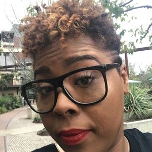 Meet your Posher, Deborah